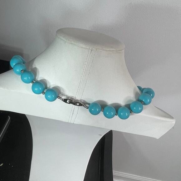 Necklace chunky beaded turquoise colored beads set in silver tone light weight - Picture 4 of 12